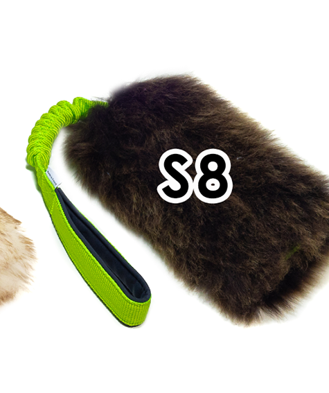 Zayma Craft Kampleksak Sheepskin with Chuckit! Max Glow med pip